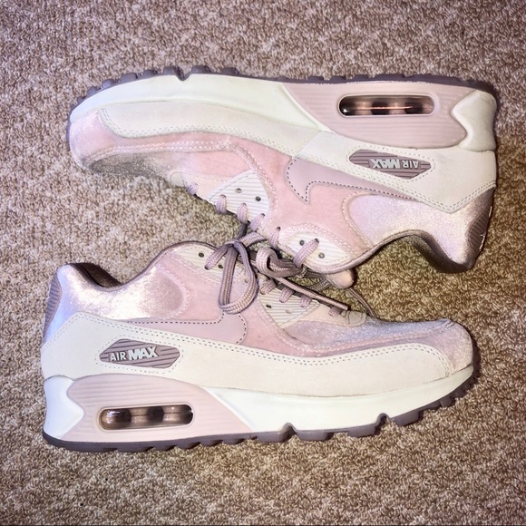 light pink nike shoes